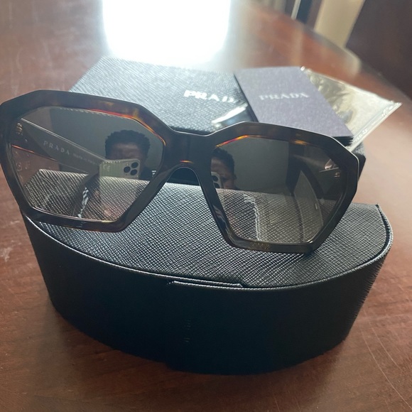 New authentic Prada sunglasses in brown - Picture 5 of 10